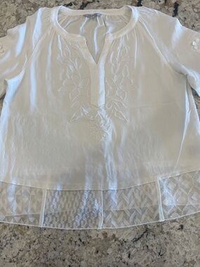 John Mark Top Women’s M White Flower Appliqué Lightweight Popover Tunic Blouse